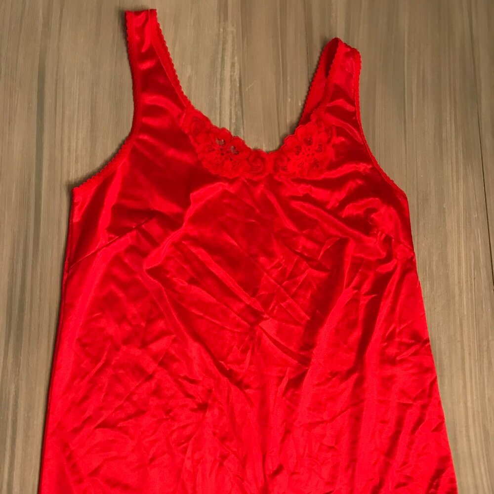 Ladies Red Chemise Size Medium $5.00 AS AN ADD ON
